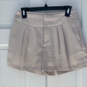 Jennifer Lopez shorts size 6